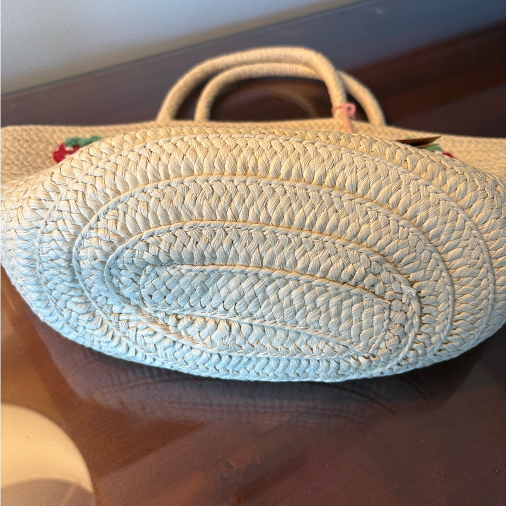 Boden bag NWT basket tote Straw Tote with Crochet Strawberry Appliqués - Picture 7 of 9